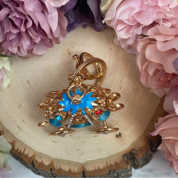 Cinderella’s Royal Blue & Gold Crystal Carriage Keychain - Picture 6 of 11